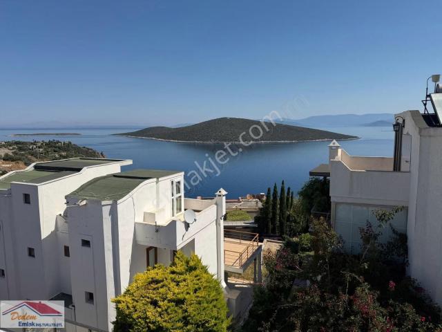 Türkbükü Sankop Sitesinde Deniz Manzaralı Plajlı Satılık Villa