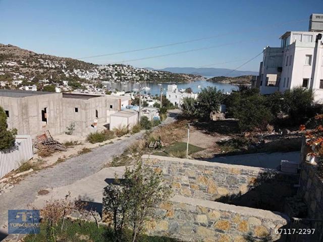 Türkbükü'nde deniz manzaralı konut imarlı satılık arsa