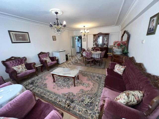 Türker Emlak 3+1 120 M2 Doğalgazlı Bakımlı Ulu Cami Yakını