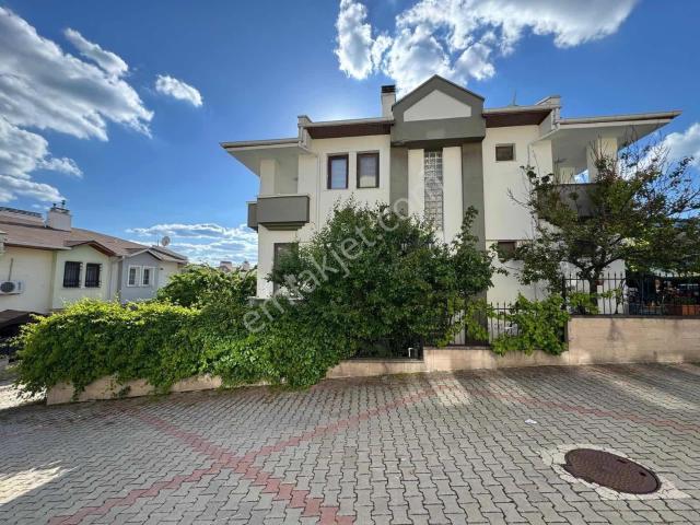 Türkkonut Özkoç Sitesinde 6+1 Satılık Villa