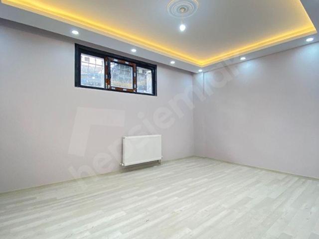 TÜRKİYE EMLAK DAVUTPAŞA MAH 2+1 KREDİLİ BAHÇE KAT 90m2 KOD2703
