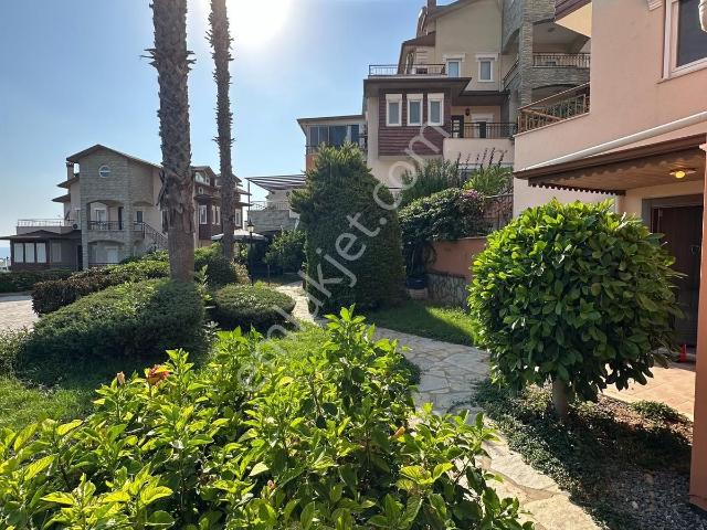 Türkler'de Denize Yakın, Eşyalı Ve İkamete Uygun Lüks 3+1 Villa