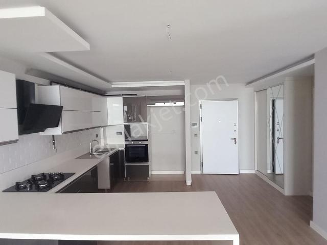 Türkmenbaşında Bahçe Katında 3+1 Havuz Sitede Satılık Daire