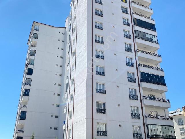 Turkuaz'dan Huzur Mah.ramada Karşısı Kiralık 3+1 Daire
