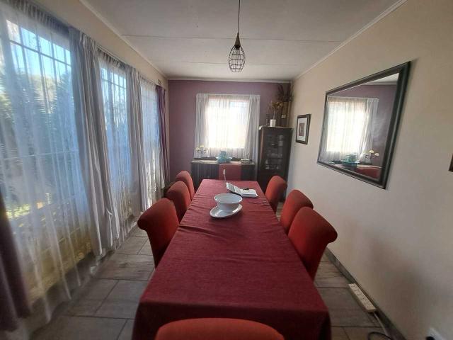 TURN KEY DUAL LIVING OPPORTUNITY 2 HOMES ON 1 STAND IN CAPITAL PARK!