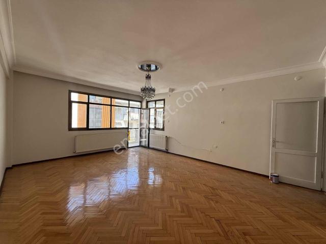 Turpa Balçova Vip'den 3+1 Agora Avm Karşısında Kiralık Daire
