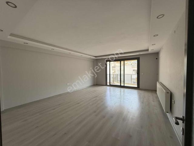 Turpa Balçova'dan Onur Mah. 4+1 Ferah Geniş Kiralık Daire