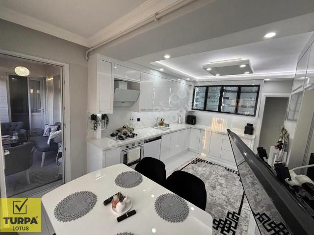 Turpa Lotus'tan Geniş, Full Yapılı, Özel Tasarım, Satılık 2+1