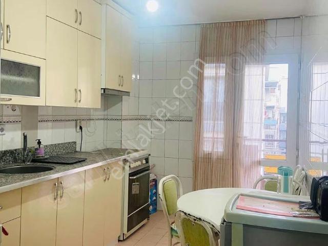 Turpa Saygın'dan Eşrefpaşa Cadde Ve İzmirpark 2 Dk. Ara Kat 3+1