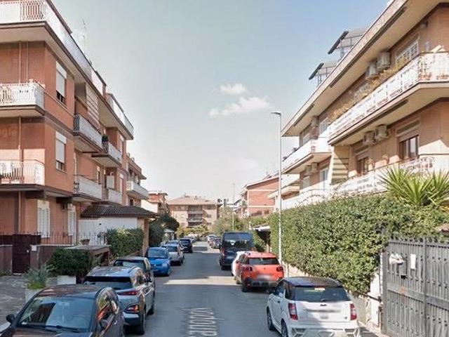 Tuscolano stanza ad uso singolo
