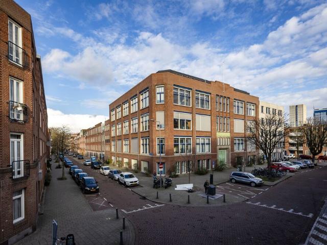 Tussenverdieping open portiek te huur in Rotterdam