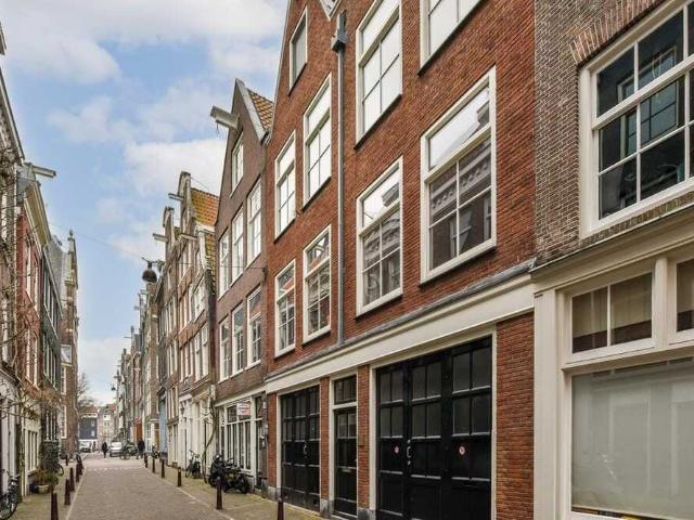 Tussenverdieping appartement te huur in Amsterdam
