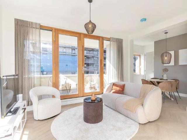 Tussenverdieping appartement te huur in Amsterdam