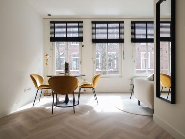 Tussenverdieping appartement te huur in Amsterdam