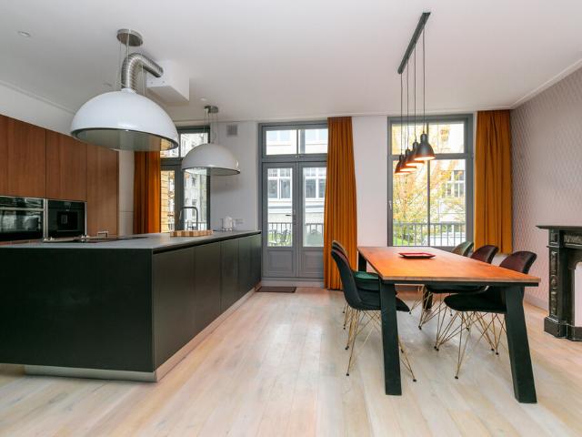 Tussenverdieping appartement te huur in Amsterdam