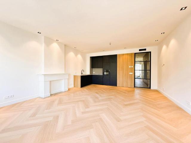 Tussenverdieping appartement te huur in Amsterdam