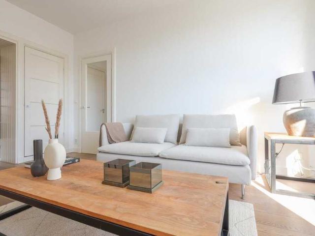 Tussenverdieping appartement te huur in Amsterdam