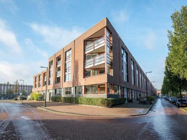 Tussenverdieping appartement te huur in Amsterdam