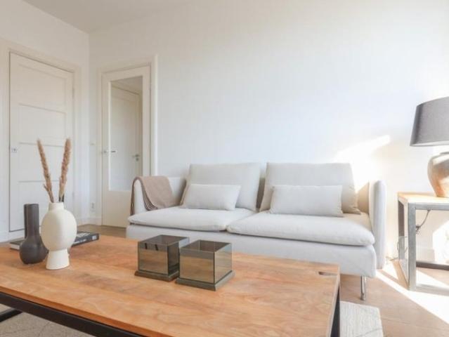 Tussenverdieping appartement te huur in Amsterdam