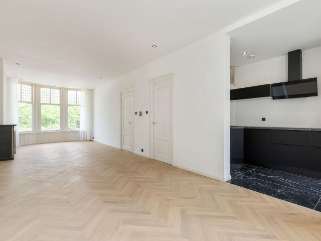 Tussenverdieping appartement te huur in Amsterdam