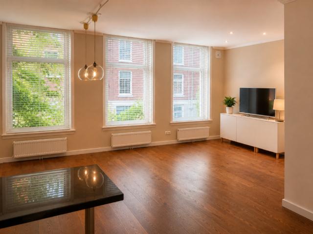 Tussenverdieping appartement te huur in Amsterdam
