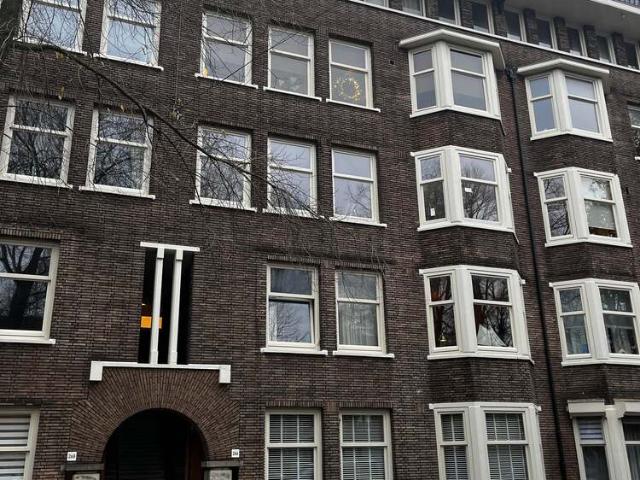 Tussenverdieping appartement te huur in Amsterdam