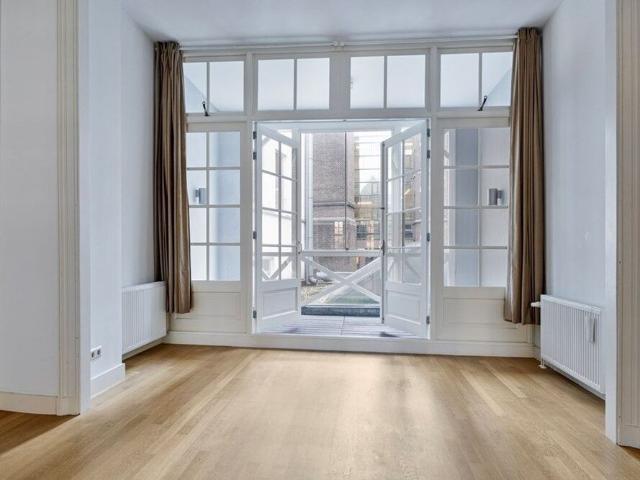 Tussenverdieping appartement te huur in Den Haag