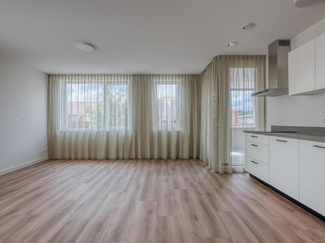 Tussenverdieping appartement te huur in Den Haag