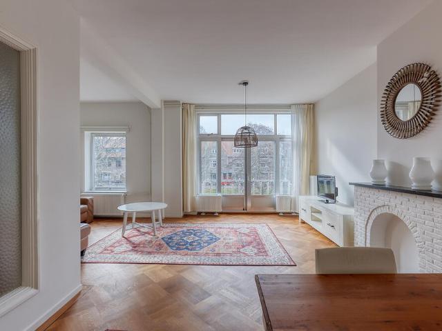 Tussenverdieping appartement te huur in Den Haag