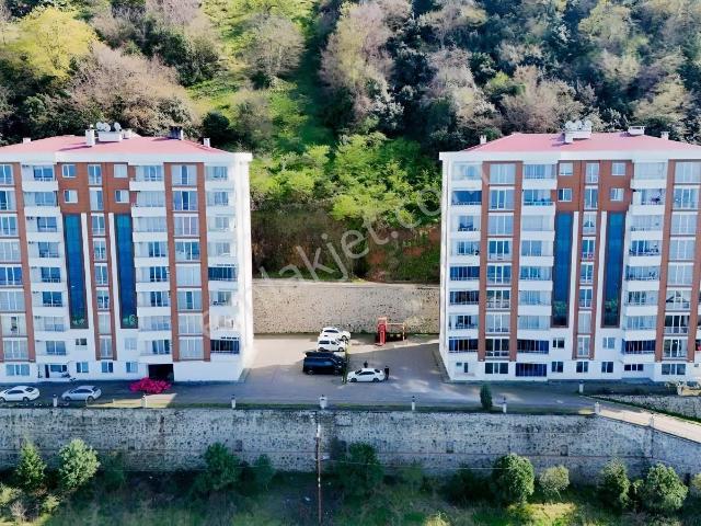 Tutkun Gayrimenkul'den Yomra'da Muhteşem Manzaralı Eşyalı Daire