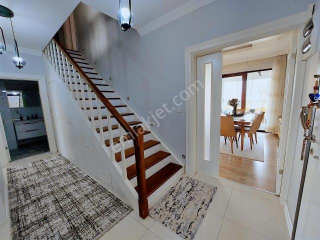 Tüysüzler Havuzlu Site İçi Satılık 6+1 Müstakil Bahçeli Villa