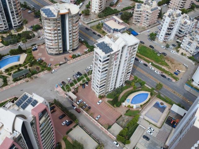 Tüzün'den Selvi Plaza'da 4+1 Havuzlu Satılık Daire