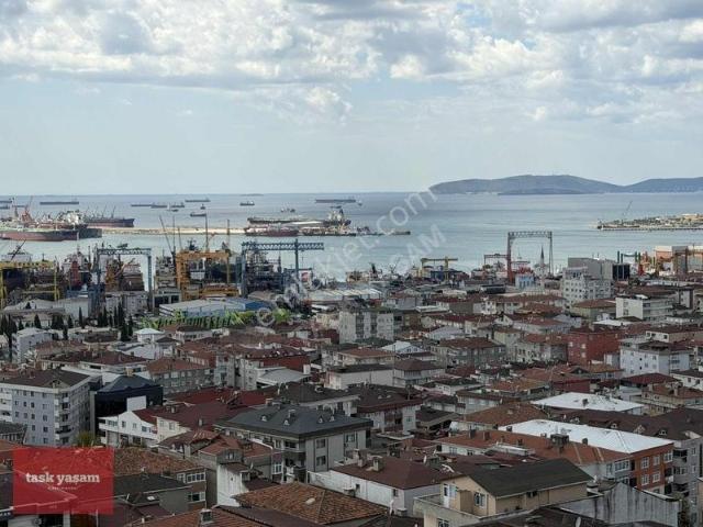 Tuzla Aydıntepe Sitede Deniz Manzaralı Eşyalı Kiralık 2+1 Daire