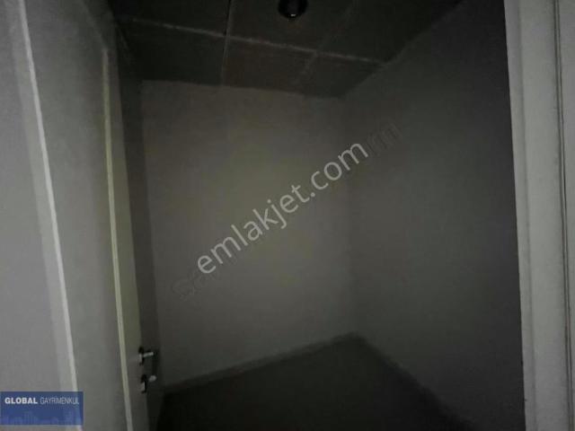 Tuzla Emlak Konutları 2 Kapalı Mutfaklı Kiralık 1.5+1 Daire