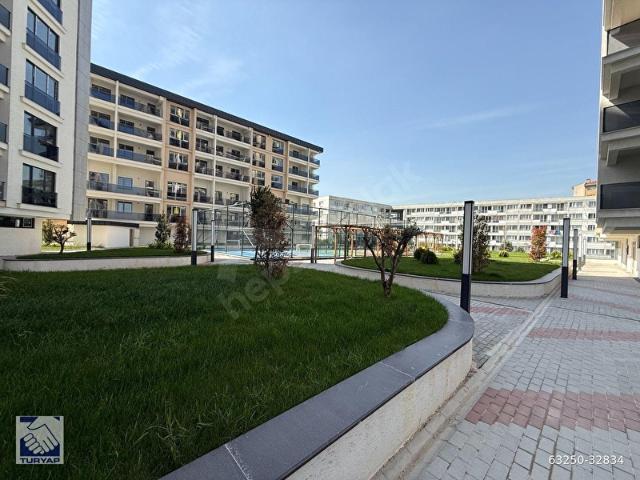 TUZLA FGM GLORİA SİTESİ EBEVEYN BANYOLU BALKONLU 2+1