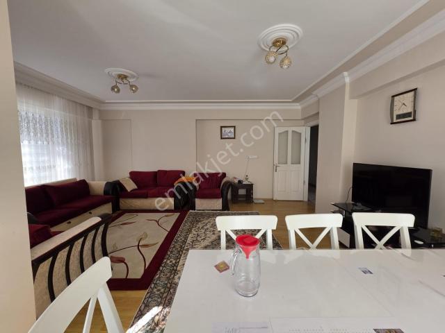 Tuzla İstasyon Mahallesi'nde Site İçinde Full Eşyalı 3+1