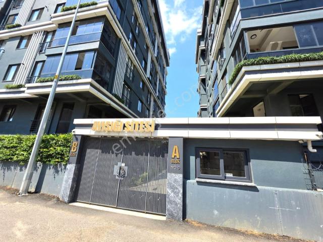 Tuzla Marinaya Yakın Ayışığı Sitesinde Satılık 3+1 Fırsat Daire