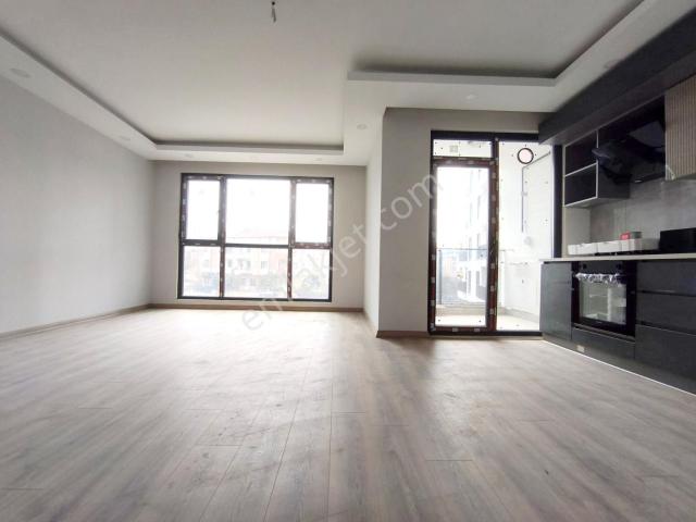 Tuzla Marina Yakını Satılık 2+1 Daire site İçi