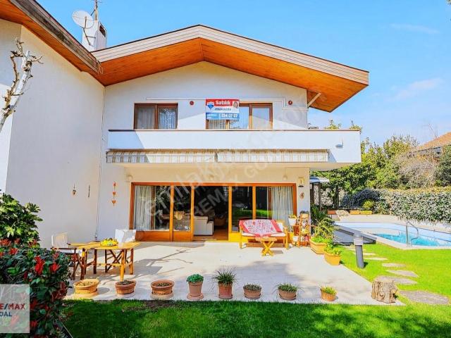 Tuzla Mercan, Kaliteli Yapım, 6+2 Satılık Havuzlu 3 Katlı Villa