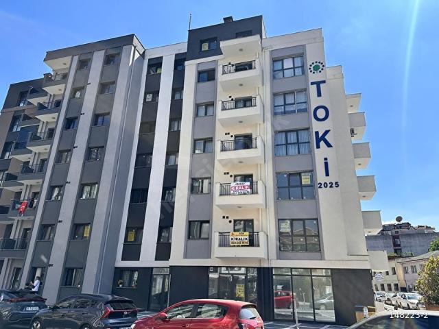 TUZLA MERKEZ'DE TOKİ KONUTLARIN'DA KİRALIK BALKONLU 2+1