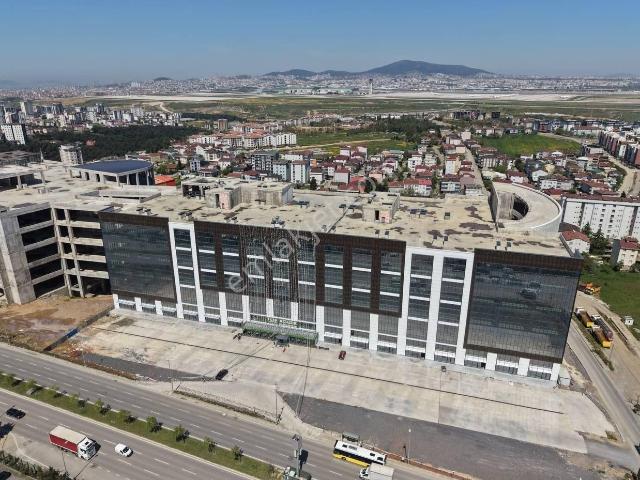 Tuzla'da Satılık Ferah 4 Dükkan