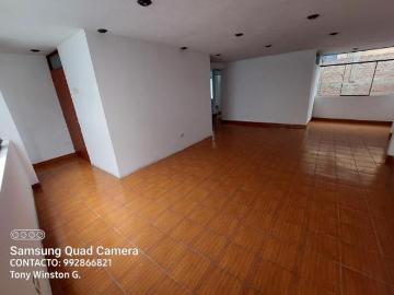 TV/ Muy Amplio Depa en 3er Piso, de 3 Dorm, a media Cdra. de la Comisaría