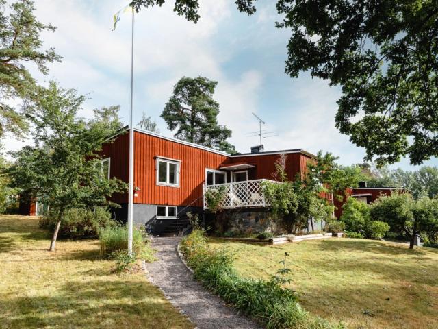Tvärvägen 18