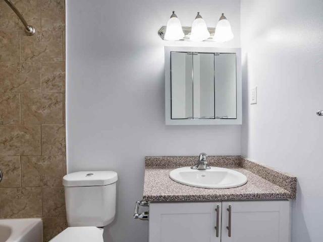 Tyandaga Terrace Apartments 3 Bedroom Apartment for Rent at 1440 Tyandaga Park Dr, Burlington, ON L7P 3H2 Tyandaga