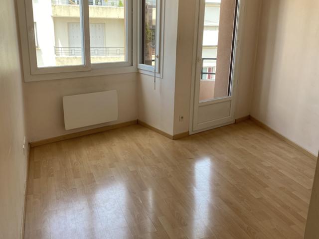 TYPE I AU 3EME ETAGE EN CENTRE VILLE