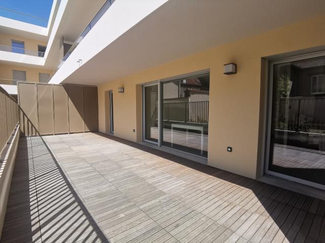 TYPE 2 47M2 HYPER CENTRE TERRASSE NEUF