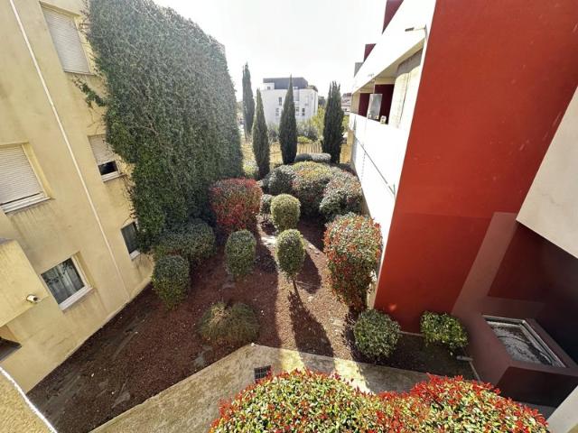 type 2 calme 40m2, avec balcon et garage