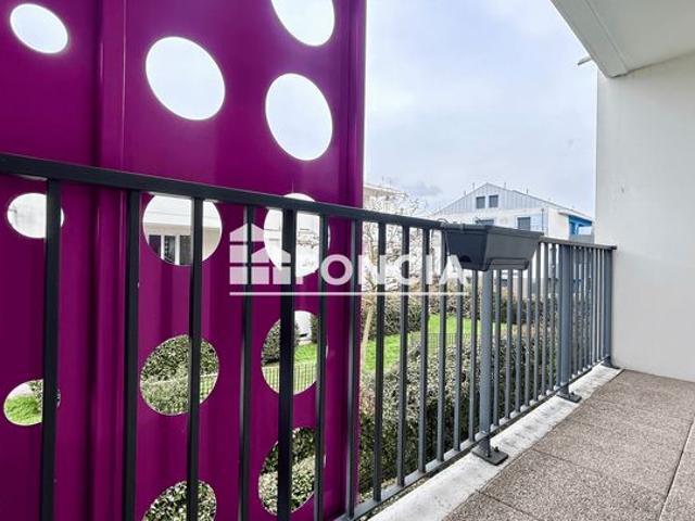 Type 2 avec terrasse Proche métro