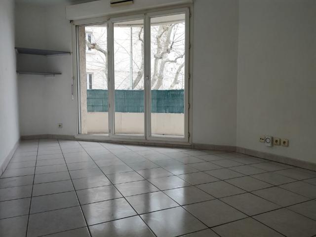 TYPE 2 DE 33 M² AVEC TERRASSE, CAVE ET PLACE DE PARKING AU COEUR DU 5EME ARRONDISSEMENT