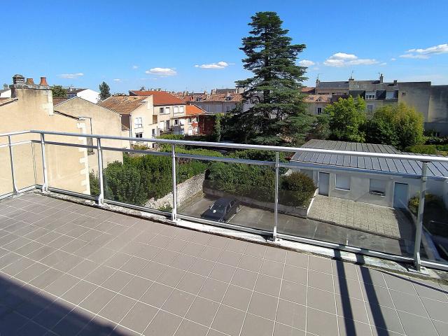 Type 2 de 38 m² avec terrasse et garage rue Carnot